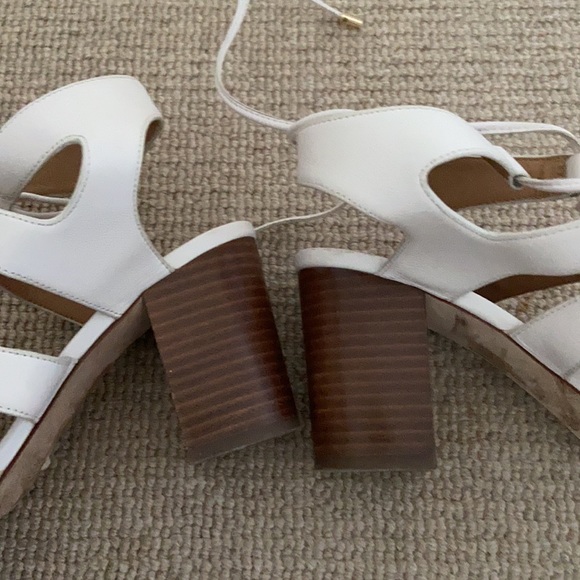 Coach - Picture 4 of 4